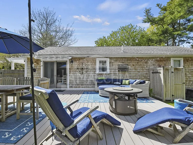 583 N Falmouth Hwy — Photo 22