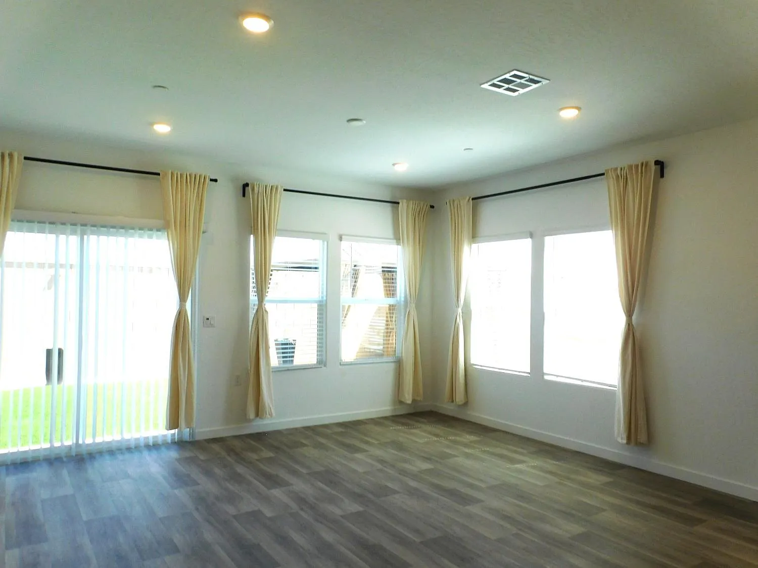 4 bed, 1755 sqft, $2,850 — Photo 4