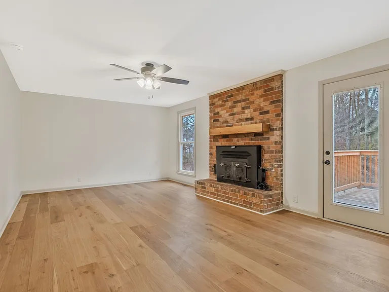 115 Pascal Dr — Photo 19
