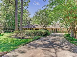 889 Country Ln, Houston, TX 77024