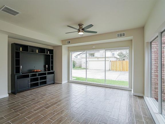 3rd image of 429 E Fair Harbor Ln