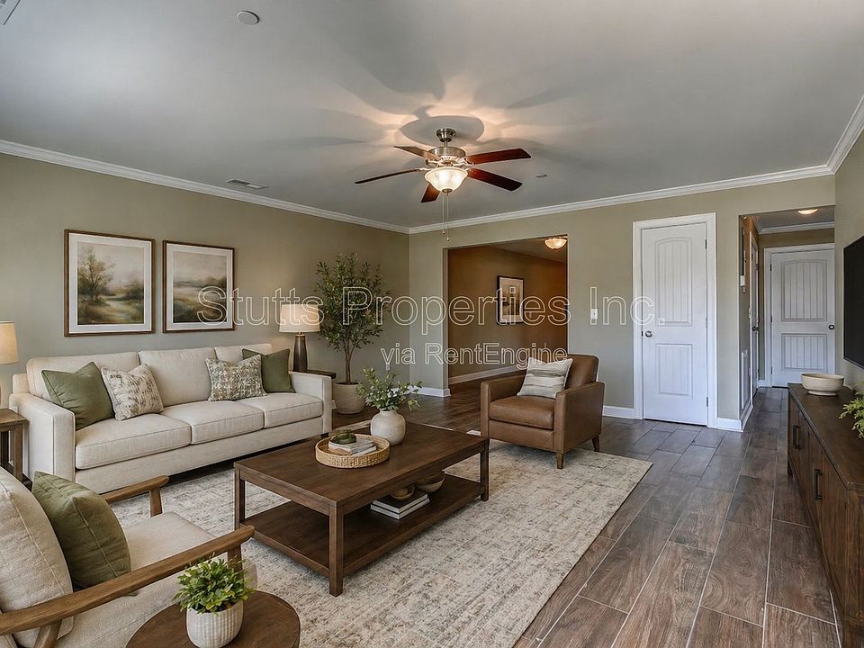 1st image of 145 Bruin Dr #123