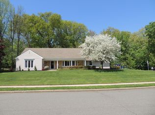 4 Dogwood Cir, Matawan, NJ 07747