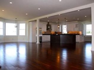 8766 Stonefield Ln, Chanhassen, MN 55317