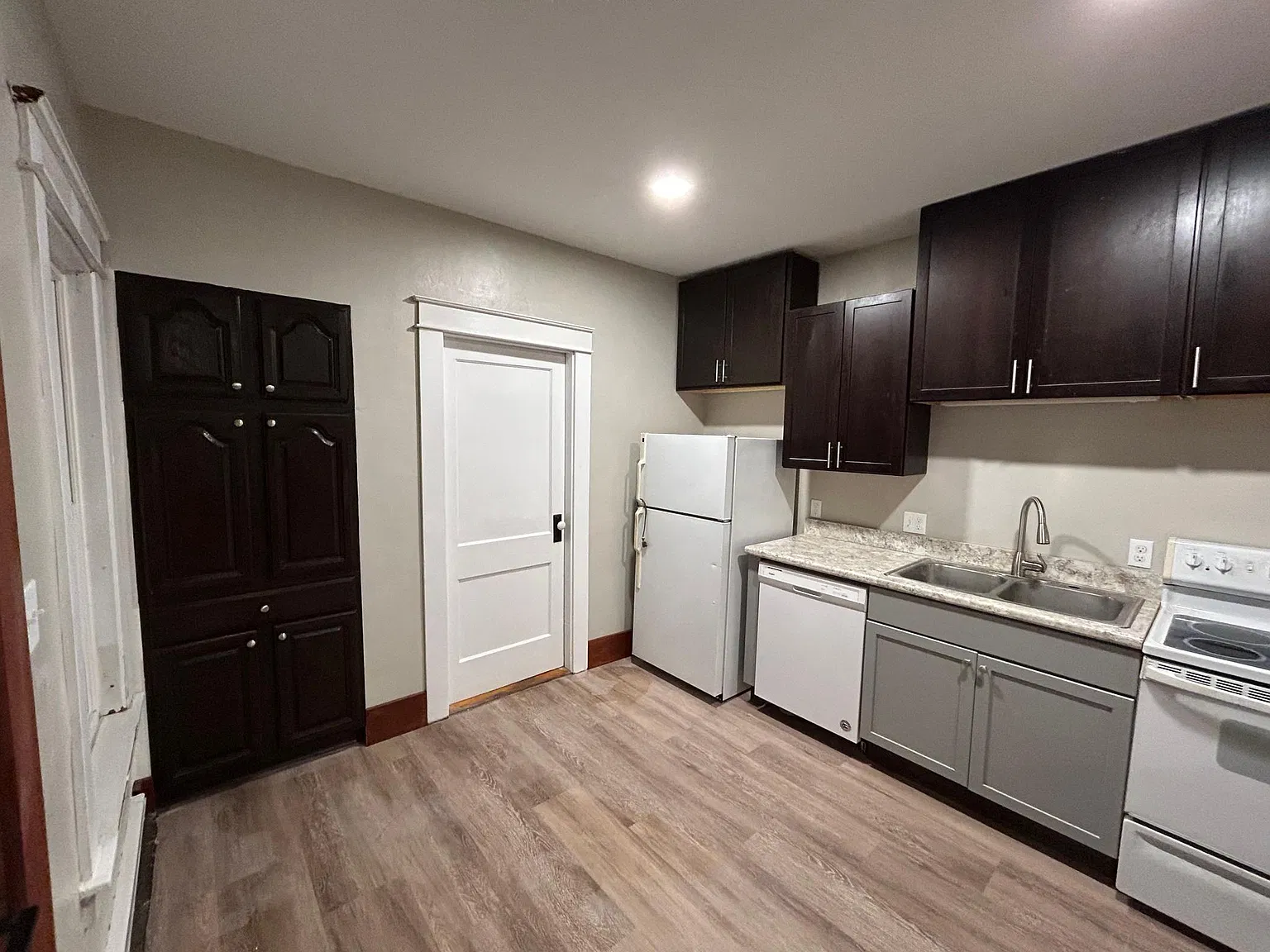 382 Main St — Photo 3