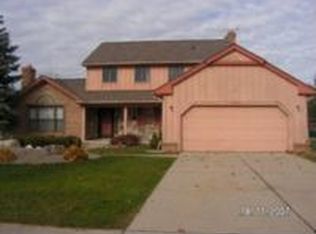 33562 Norfolk St, Livonia, MI 48152