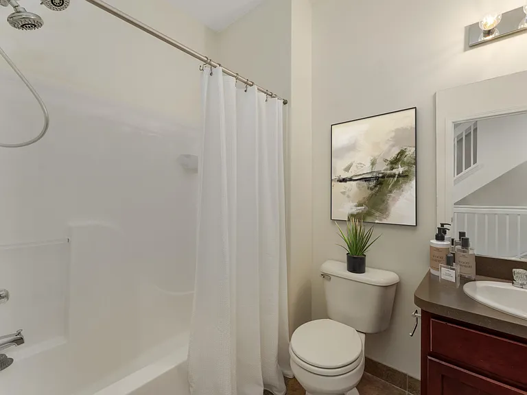 548 Graten St — Photo 16
