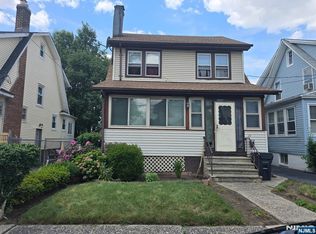 15 Richelieu Pl, Newark, NJ 07106