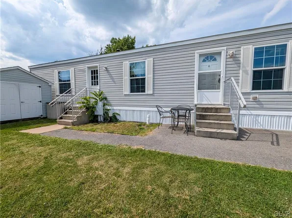 2 Chestnut Ridge Cir, Kunkletown, PA 18058