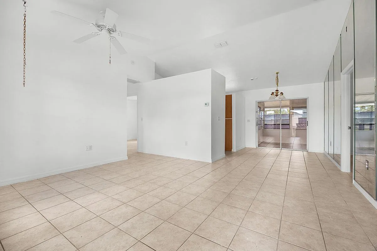 3 bed, 2.0 bath, 1335 sqft, $1,600 — Photo 4