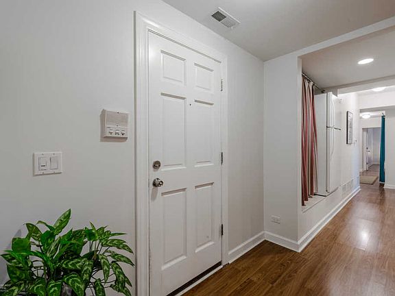 2nd image of 4755 N Malden St APT Gs