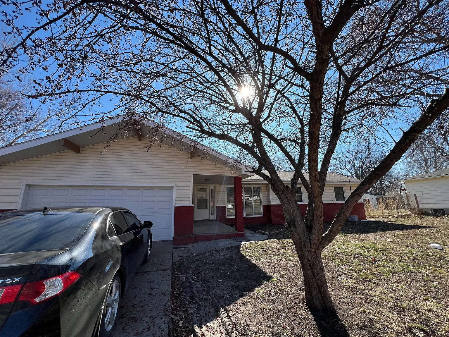 6 bed, 1458 sqft, $2,650 — Photo 2