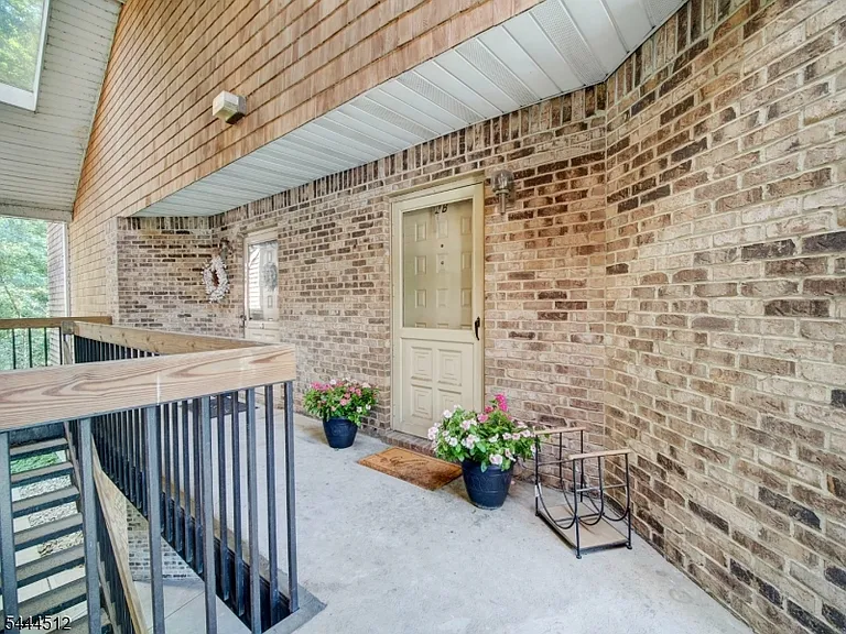 4 Tulip Cres #2B — Photo 2