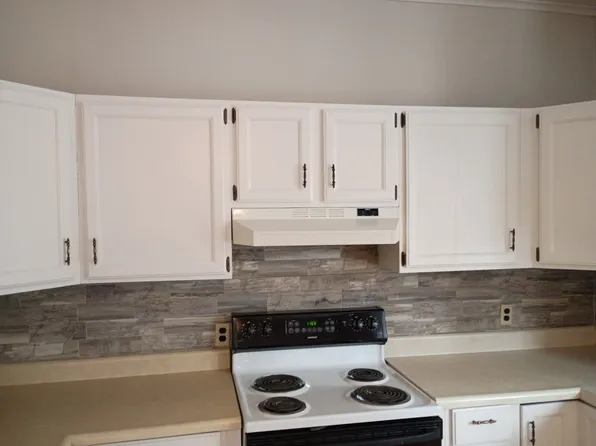 42 Alpine St #2, Gorham, NH 03581