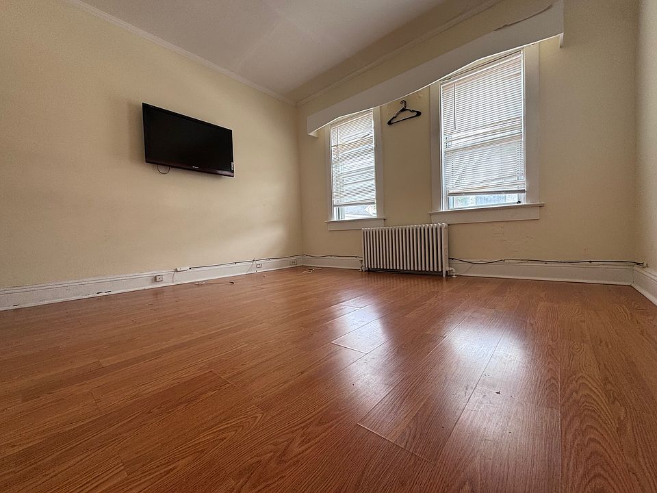 1st image of 261 Glenhill Ave Floor 1
