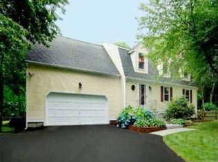 836 Slocum Rd, Saunderstown, RI 02874