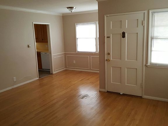 2nd image of 5345 Hillmont Ave