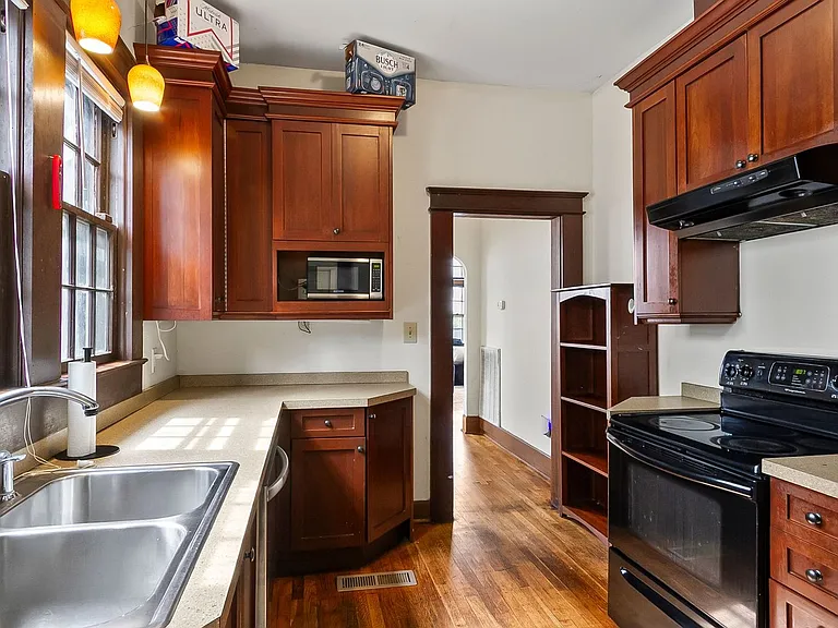 1304 Riverside Dr — Photo 7