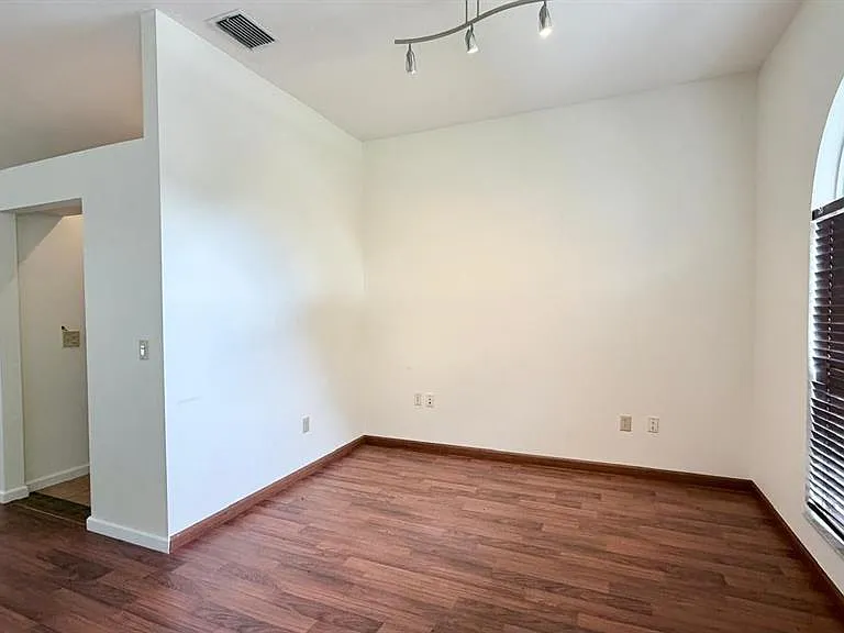 9639 Fox Hearst Rd — Photo 4