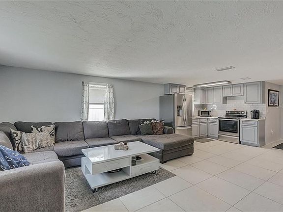 5th image of 2110 Hively St