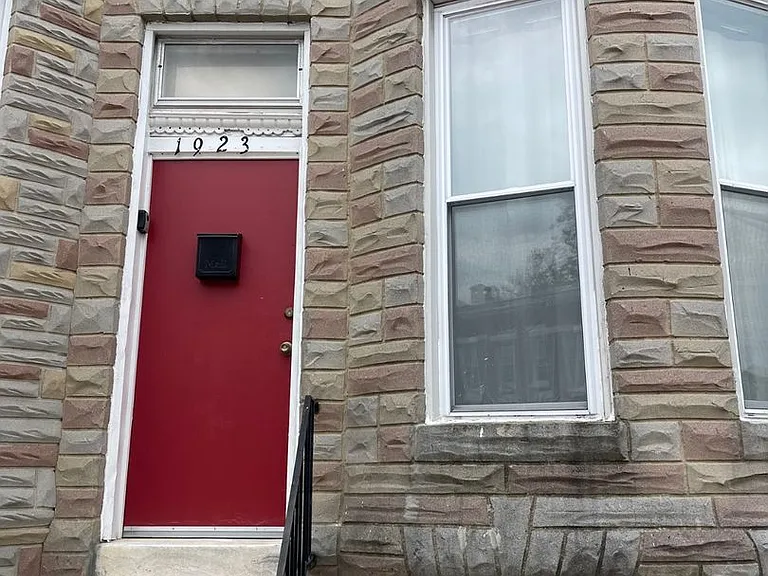 1923 Penrose Ave — Photo 7