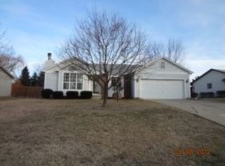 2452 Golden Shores Dr, Fenton, MI 48430
