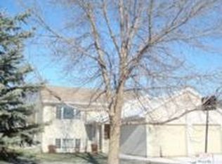 1686 Valley View Dr, North Mankato, MN 56003