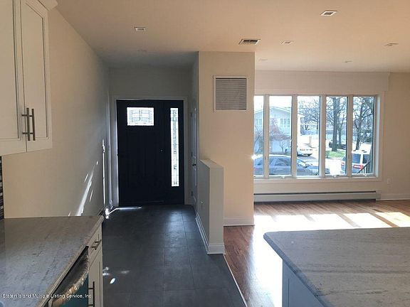 2nd image of 133 N Railroad Ave #1
