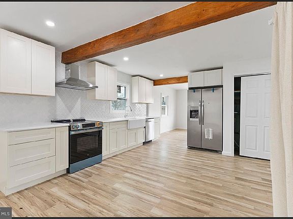 3rd image of 4 N Walnut Cir