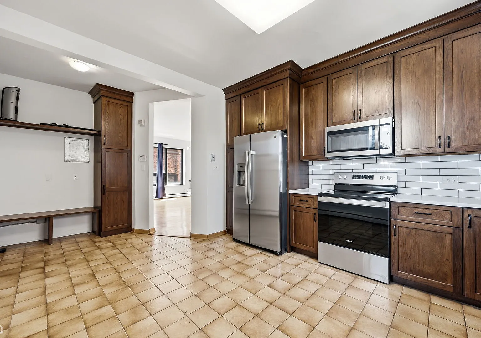 4 bed, 3.5 bath, 3135 sqft, $4,200 — Photo 4