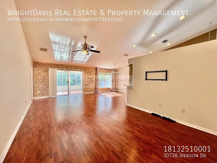 Beautiful 3/2 with 2 car garage in gated community! — Photo 3