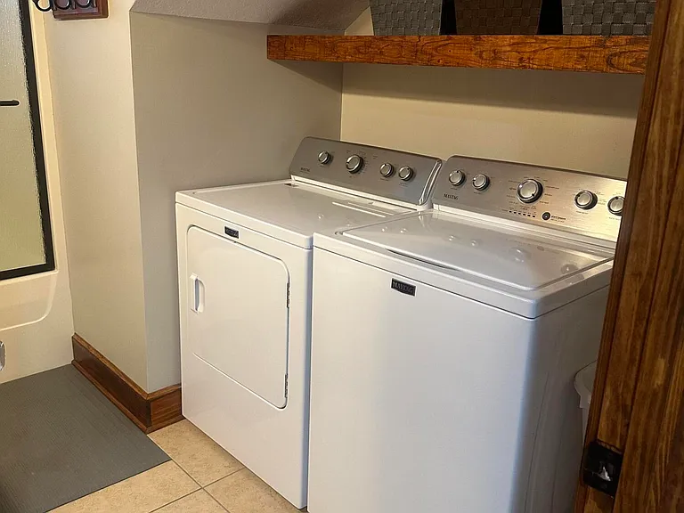 10325 Clearwater Rd — Photo 8