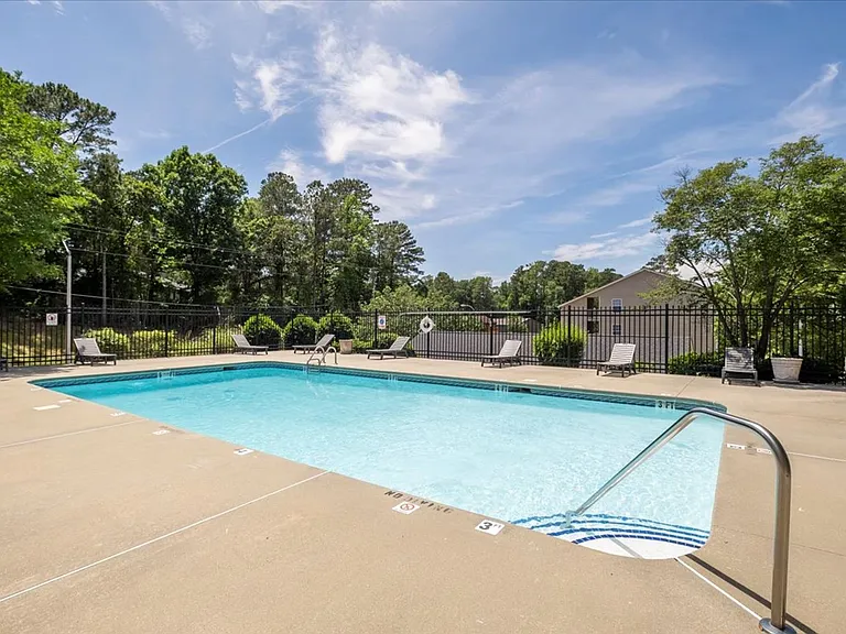 Meadowbrook Luxury Apartments — Photo 15