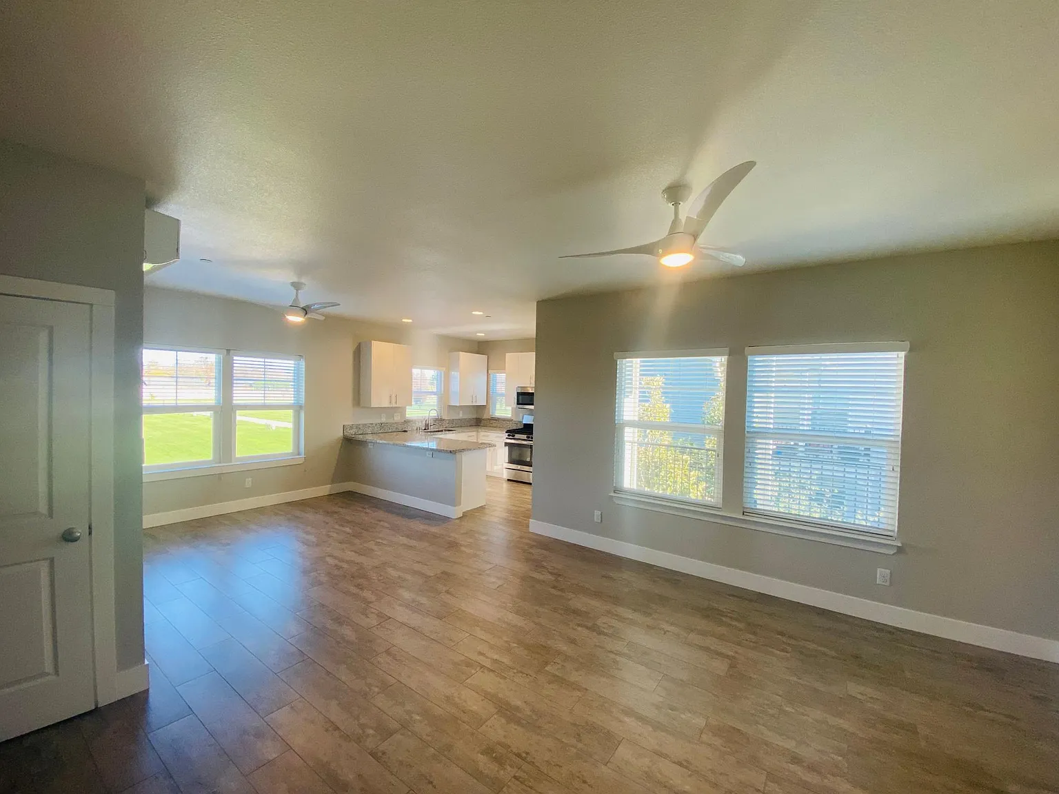 2 bed, 1060 sqft, $1,650 — Photo 2