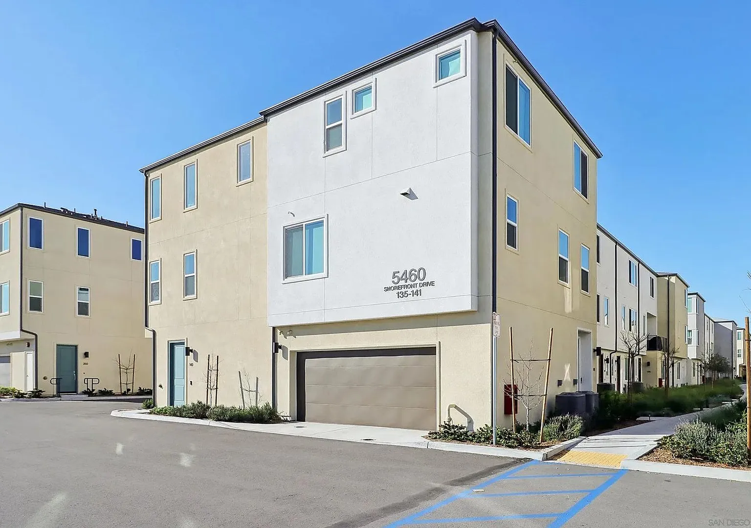 4 Bedroom Townhouse — Photo 3