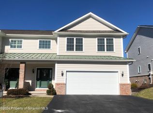 1802 Robinson Close, Moosic, PA 18507