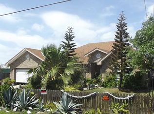 112 Lago Vista Dr, Rockport, TX 78382