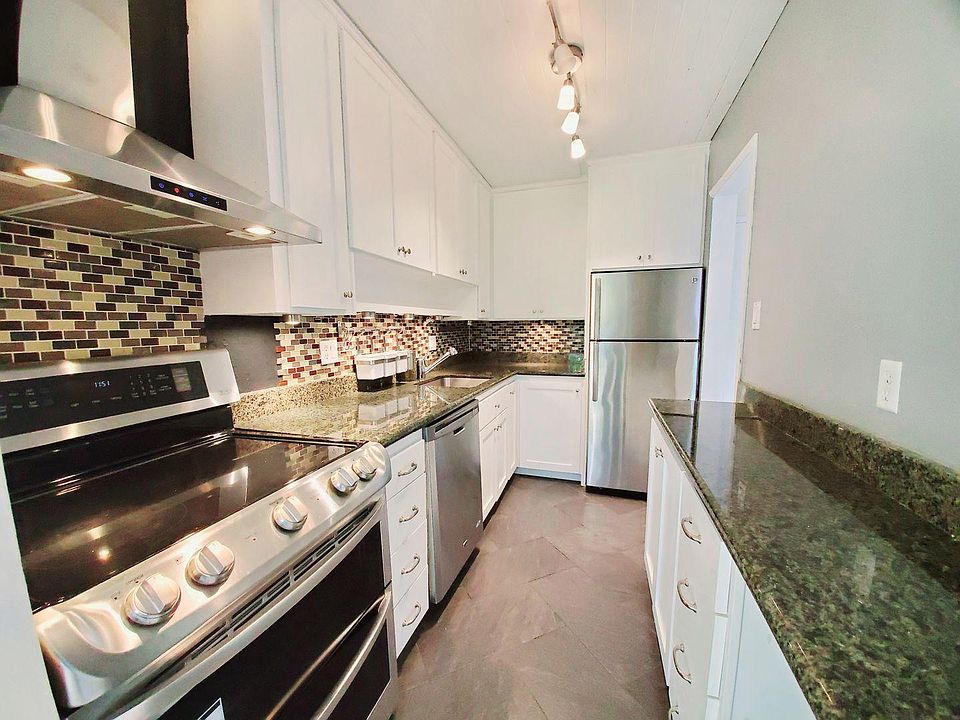 1st image of 819 N Humboldt St APT 204