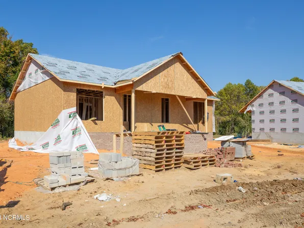 207 Dixie Circle, Clinton, NC 28328