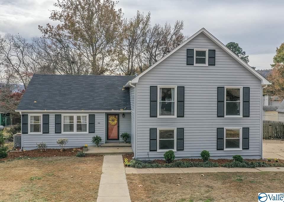 1st image of 702 Versailles Dr SE