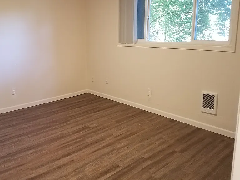 Hawthorne Villa Apartments — Photo 10