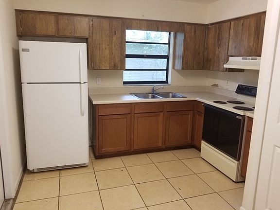 2nd image of 1726 E Mulberry Dr APT A