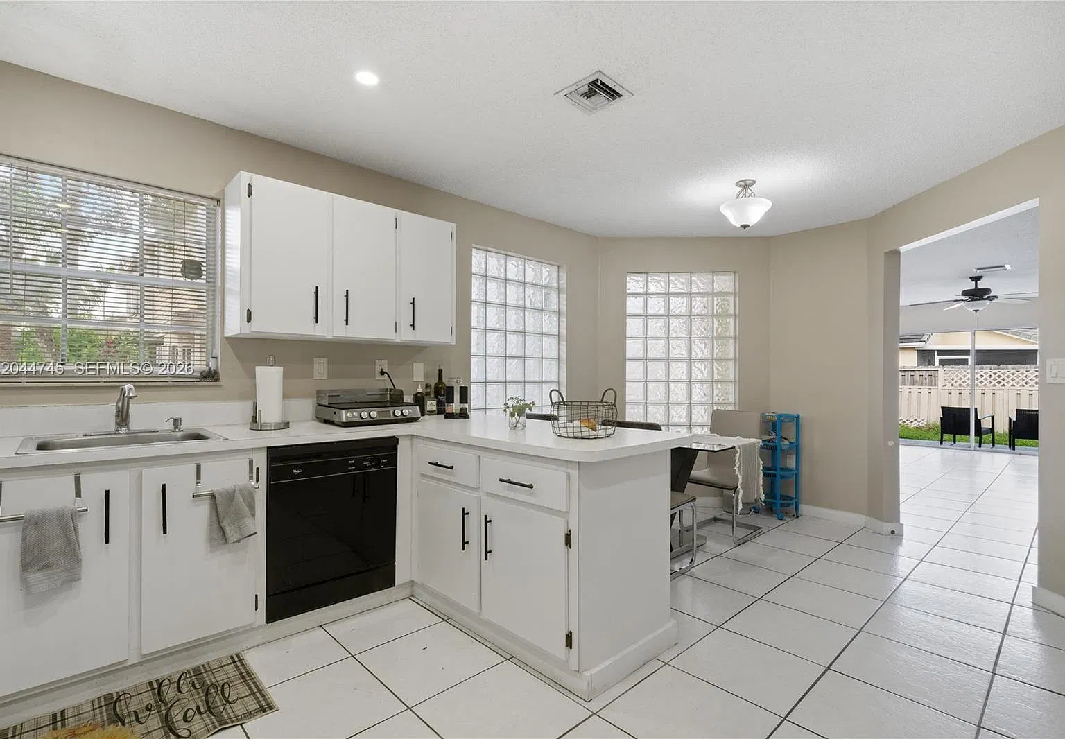 2 bed, 1200 sqft, $2,500 — Photo 4