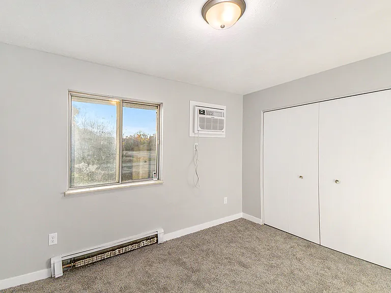 315 Smith St — Photo 13