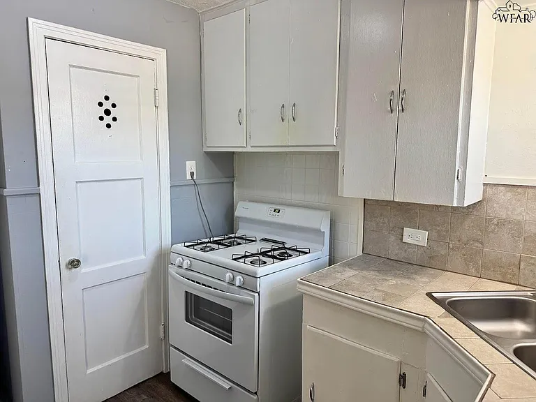1801 Rose St — Photo 10