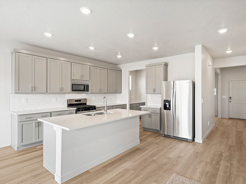 SLC_Willow_ 4281_Kitchen_C_3513-N-Browning-St-Eagle-Mountain-UT.jpg