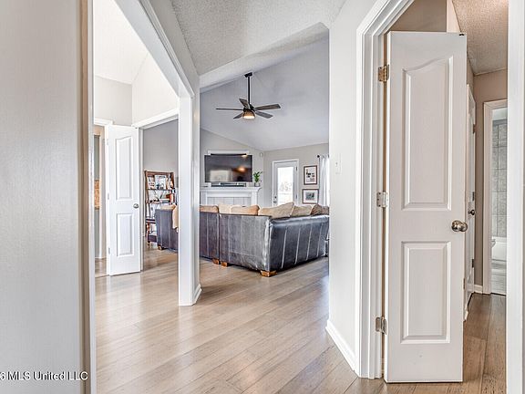 3rd image of 2878 Rutherford Dr
