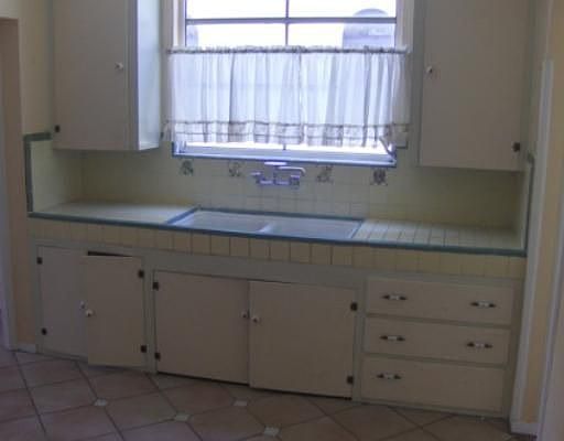 3rd image of 5925 NE 6th Ave