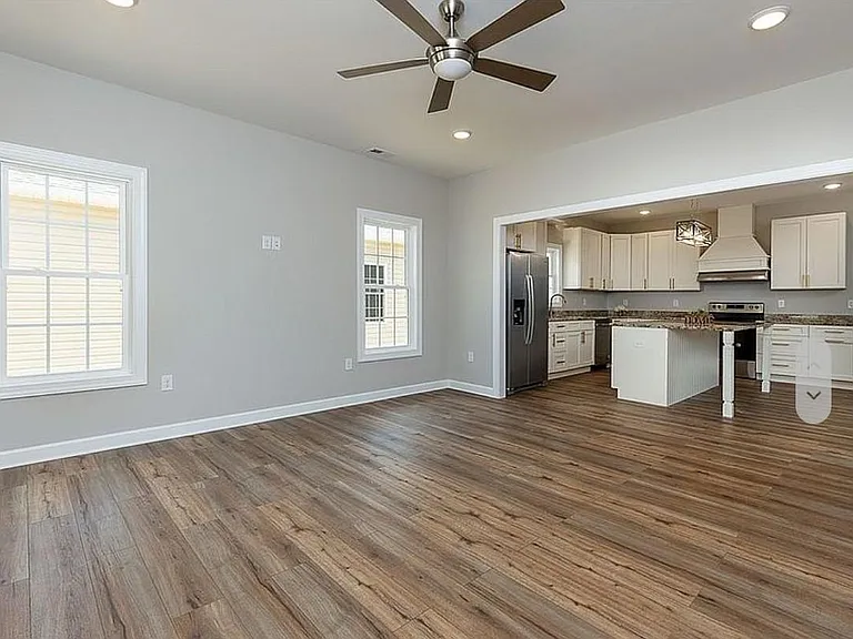 1446 E Main St — Photo 4