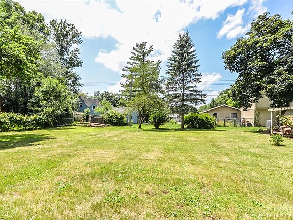3rd image of 130 Myrtle Ave